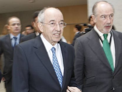 El exgobernador del Banco de Espa&ntilde;a, Miguel &Aacute;ngel Fern&aacute;ndez Ord&oacute;&ntilde;ez, con el expresidente de Bankia, Rodrigo Rato. 