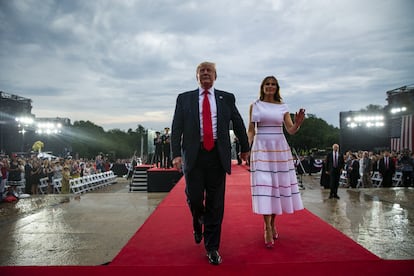 Melania Trump en el acto de celebración del Día de la Independencia junto con su marido, el Presidente Donald Trump.