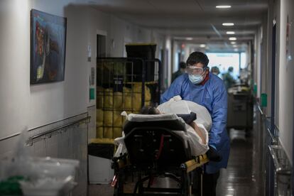 Una de las plantas reservadas a pacientes afectados por la covid-19 del Hopsital del Mar de Barcelona.