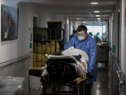 Una de las plantas reservadas a pacientes afectados por la covid-19 del Hopsital del Mar de Barcelona.