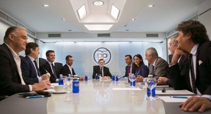 El l&iacute;der del PP, Mariano Rajoy, preside la reuni&oacute;n del Comit&eacute; de Direcci&oacute;n del partido celebrada hoy en la sede central, en Madrid.