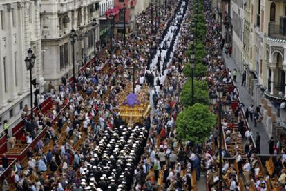 La lluvia da una tregua a las procesiones de Sevilla