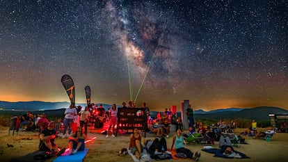Actividades de divulgación astronómica de la empresa AstroÁndalus, que cede la imagen, en una Reserva Starligth de la provincia de Jaén.