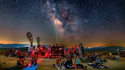 Actividades de divulgación astronómica de la empresa AstroÁndalus, que cede la imagen, en una Reserva Starligth de la provincia de Jaén.