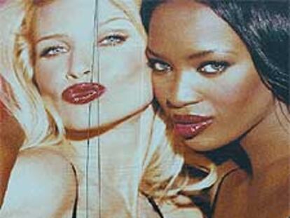 Valla publicitaria de lencería con las modelos Naomi Campbell y Daniela Pestova