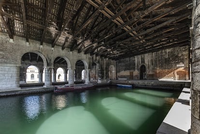 Interior del Arsenal de Venecia, una antigua base naval situada en la ciudad, en el distrito de Castello.