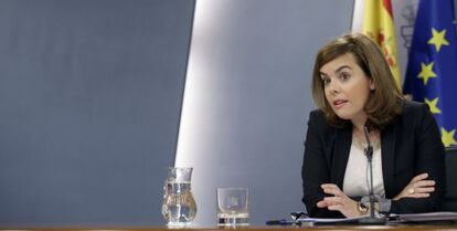 La vicepresidenta del Gobierno, Soraya Sáenz de Santamaría, durante la rueda de prensa posterior al Consejo de Ministros.