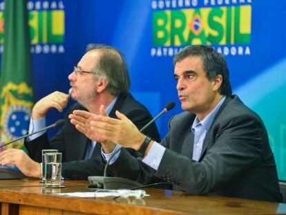 Ap&oacute;s protestos, ministros da Secretaria-Geral da Presid&ecirc;ncia, Miguel Rossetto, e da Justi&ccedil;a, Jos&eacute; Eduardo Cardozo, fazem pronunciamento.