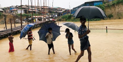 Inundaciones e el campamento de Kutupalong por las fuertes lluvias. 