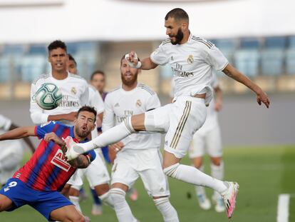 Benzema (d) y Sergi Enrich, el pasado domingo en el Madrid-Eibar.