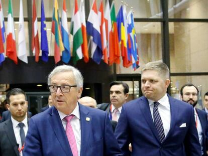 El presidente de la Comisi&oacute;n Europea, Jean-Claude Juncker, en primer plano, durante el &uacute;ltimo Consejo celebrado en Bruselas.