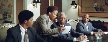 Morgan Freeman pasó mucho tiempo junto a Mandela, estudiándolo de cerca para preparar su personaje.