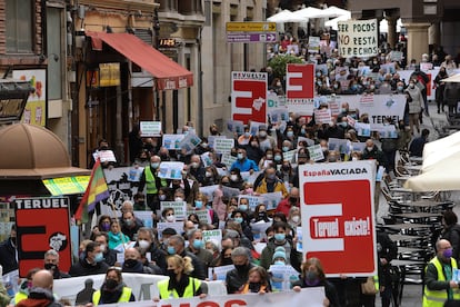 Manifestación en defensa de la mejora de la atención sanitaria para la población de las zonas rurales, el 16 de febrero de 2022 en Teruel.