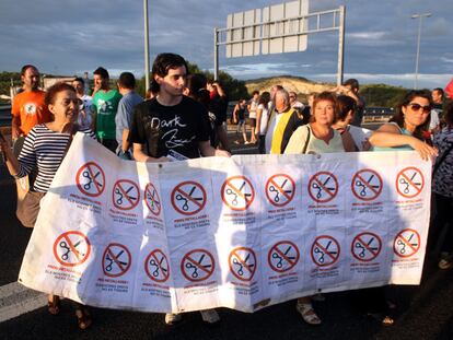 Corte de circulación, ayer a última hora de la tarde, en las cercanías de Tarragona.