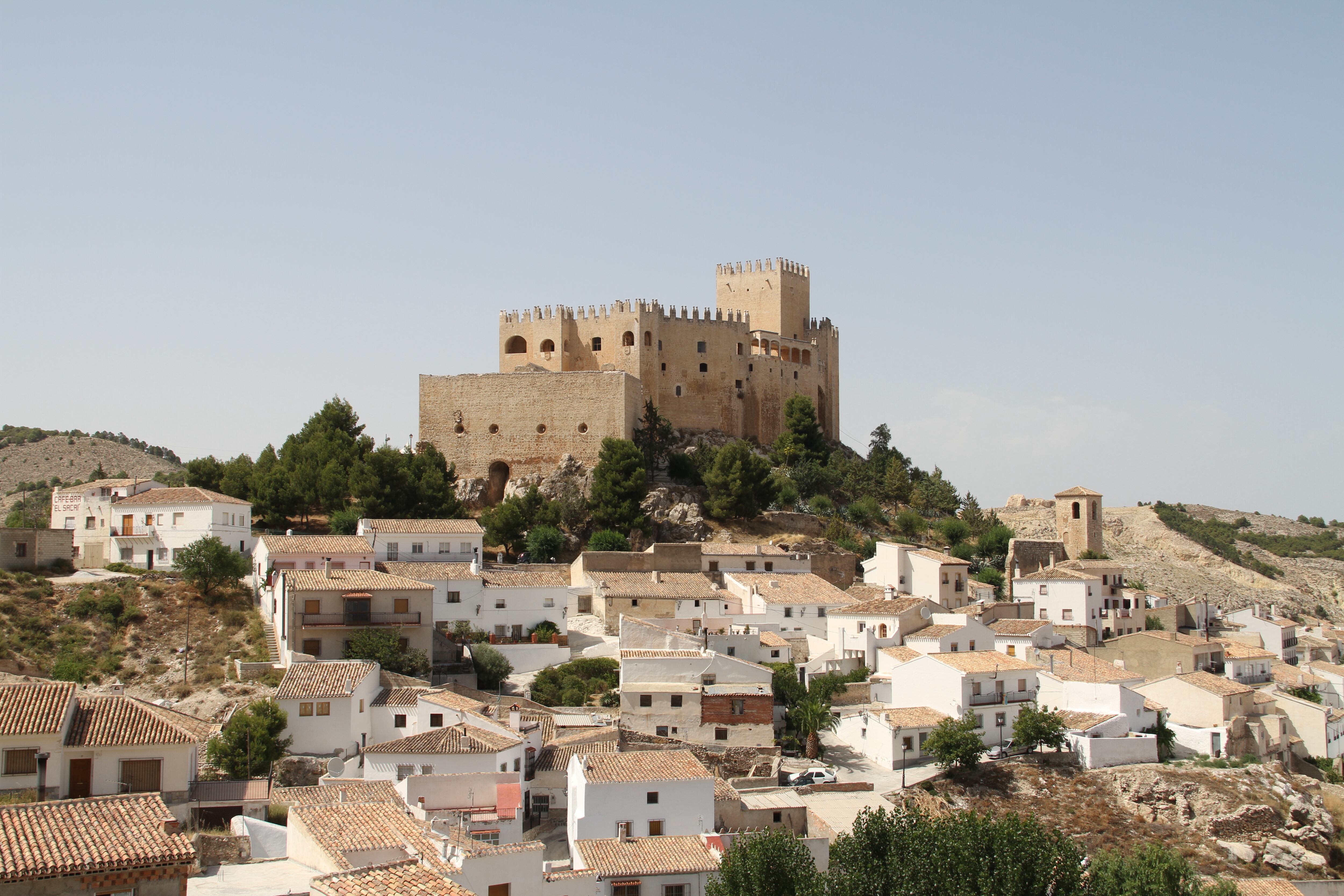 La misión (casi) imposible de conservar más de 10.000 castillos