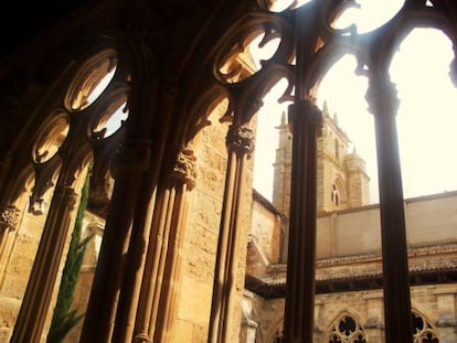 Claustro de la iglesia de Sta María la Real de Sasamón.