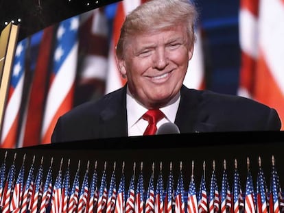 El discurso de Trump proyectado desde el escenario en Cleveland. 