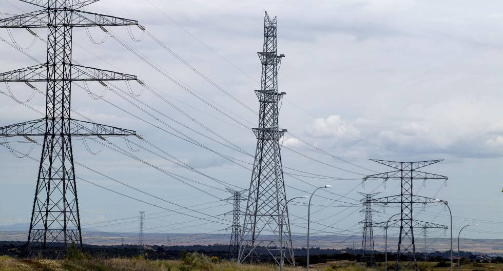 Red Eléctrica revisará el precio regulado del día 1 tras dispararse hasta casi 1.000 euros/MWh 