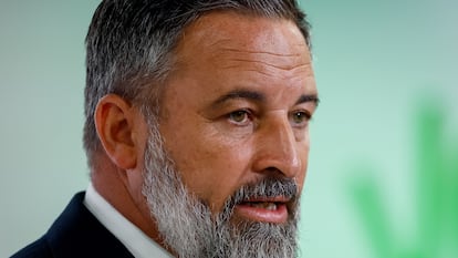 MADRID, 01/09/2025.-Vista de la rueda de prensa del presidente de Vox, Santiago Abascal, este lunes en Madrid.-EFE/ Daniel González