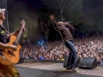 Manu Chao i Fermín Muguruza en concert al festival Esperanzah al Prat.