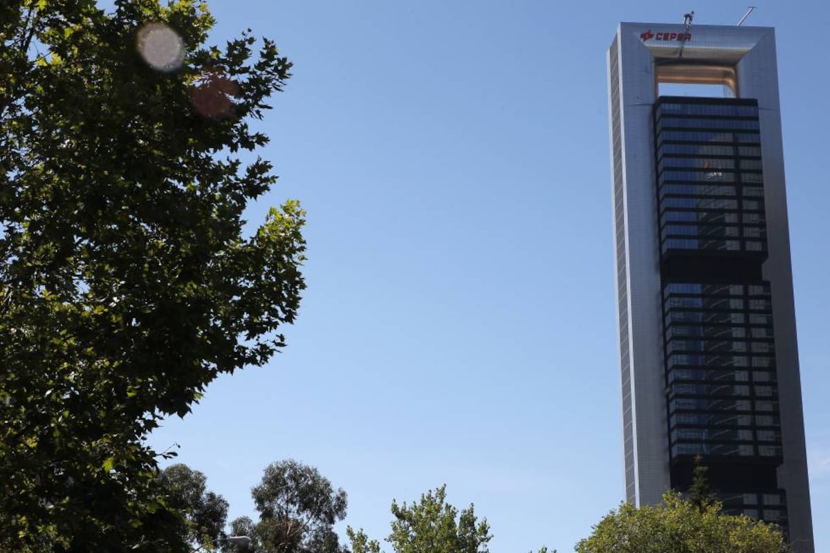 Un rascacielos, un jeque y un pelotazo en el cielo de Madrid