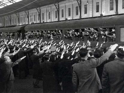 Despedida de españoles que se iban a trabajar a la Alemania nazi.