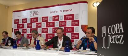 Los miembros del jurado, en la V Final Internacional de la Copa Jerez.