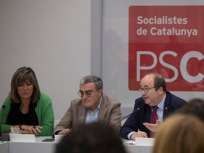 Miquel Iceta, al centre, durant la reunió de l'executiva del PSC d'aquest dilluns.