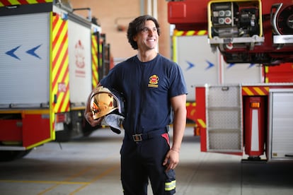 Giacomo Arroyo, bombero que acaba de aprobar la oposición en la Comunidad de Madrid.