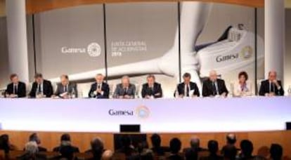 La compañía fabricante de aerogeneradores Gamesa ha celebrado esta mañana en Zamudio (Bizkaia) su junta general de accionistas, en la que ha presentado unas pérdidas de 659 millones de euros en 2012 como consecuencia del saneamiento de su balance.