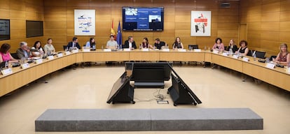 Sira Rego, en el centro, antes de que se suspendiera la Conferencia Sectorial de Infancia y Adolescencia por falta de quórum.
