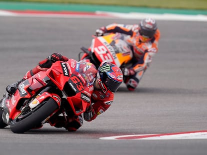 Pecco Bagnaia, por delante de Marc Márquez en el circuito de Austin.