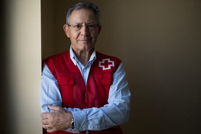 El presidente de Cruz Roja España Javier Senent, en la sede de la organización.