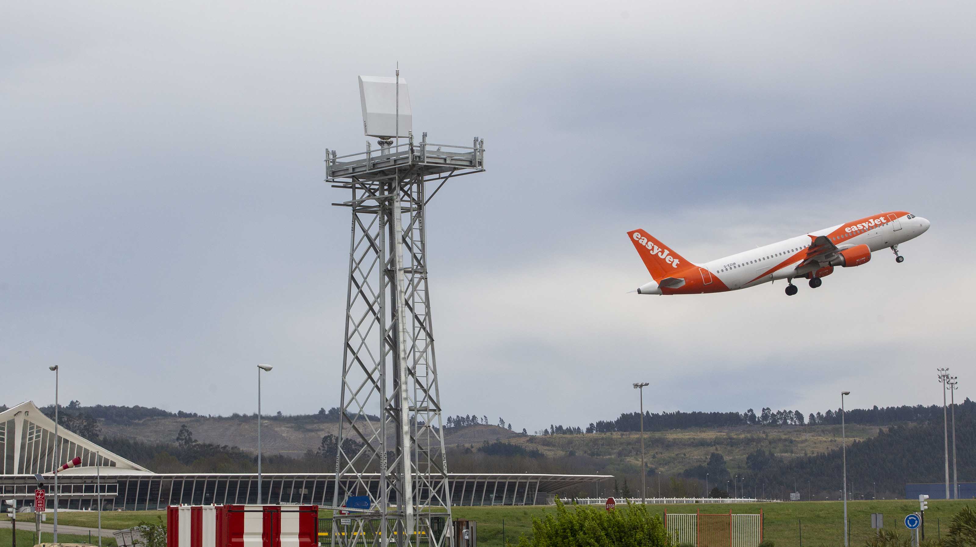 El nombre del aeropuerto de Bilbao abre una guerra política entre nacionalistas