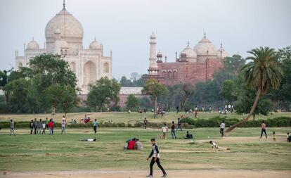 El Taj Mahal (a la izquierda), el pasado mayo.