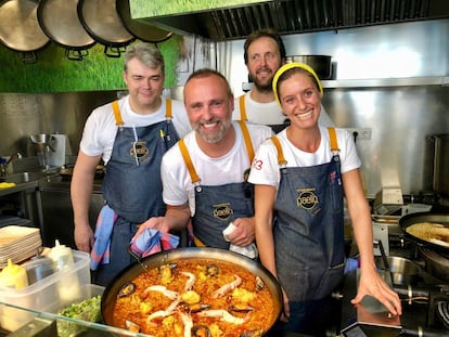 RODRIGO DE LA CALLE CON SU EQUIPO / CAPEL