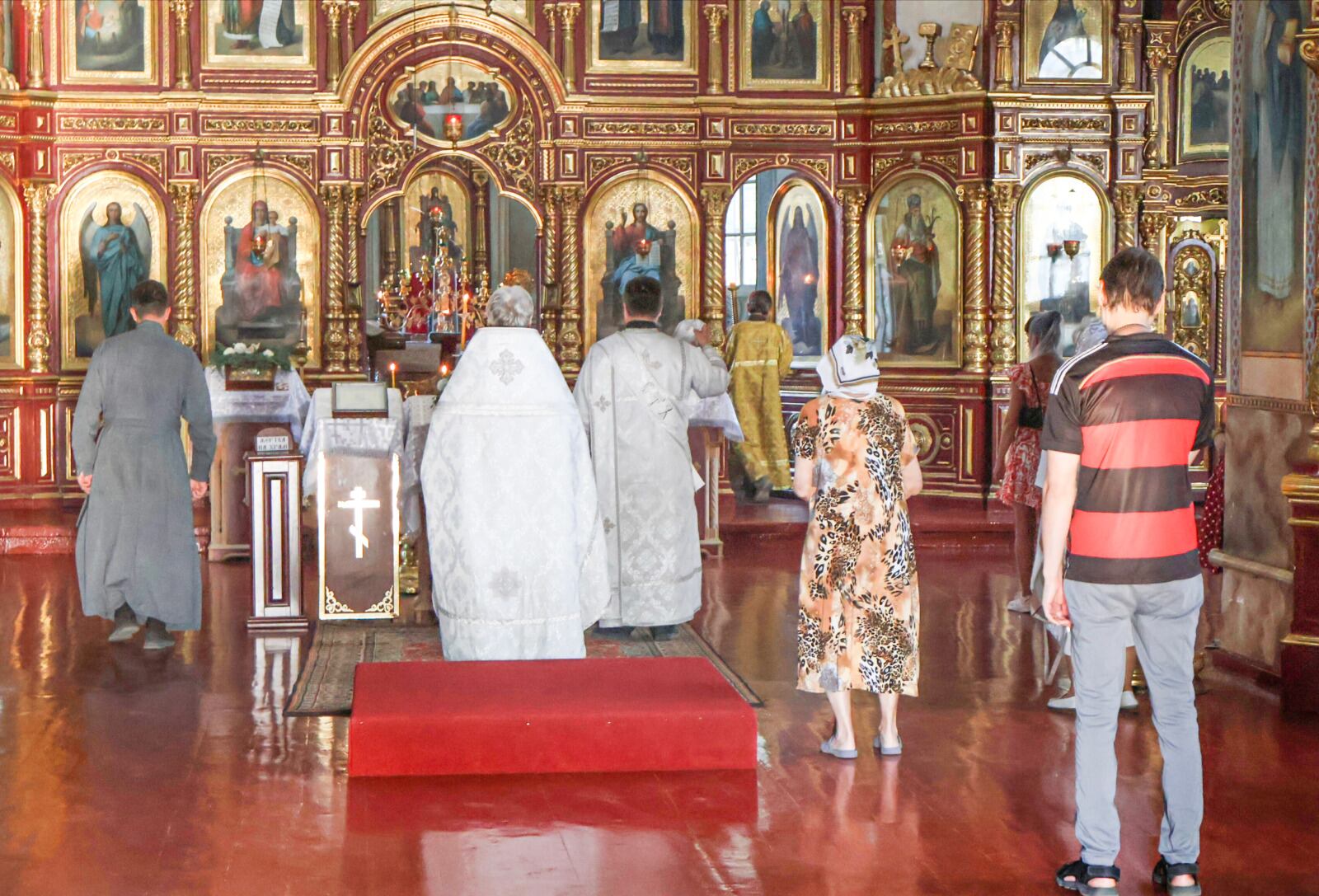Cerimônia religiosa na Igreja de São Macário, em Poltava, Ucrânia, no dia 25 de agosto.