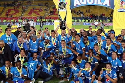 Los jugadores de Millonarios celebran su victoria en la final de la liga colombiana en Bogotá (Colombia).