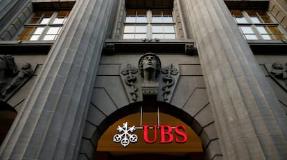 Fachada de la sede del banco suizo UBS en Zurich.
