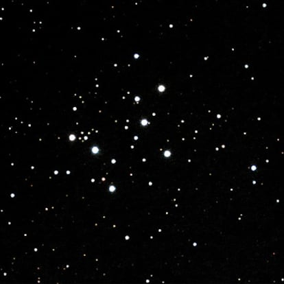 El cúmulo M29 es conocido también como NGC 6913