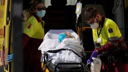 A patient arrives at the 12 de Octubre hospital in Madrid.