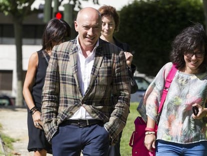 El juez Álaez llegando al juzgado