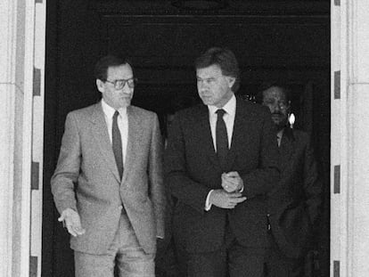 Tras la segunda victoria socialista, en junio de 1986, Alfonso Guerra sería confirmado por Felipe González como vicepresidente del Gobierno. Ambos salieron juntos del palacio de la Moncloa, para hacerse la foto de familia del nuevo Ejecutivo.