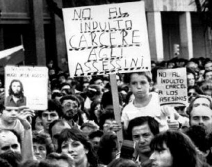 Manifestación en 1991 contra el indulto de los implicados en desapariciones durante la dictadura militar.