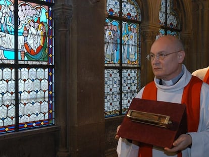 Un supuesto fragmento de la cruz de Jes&uacute;s, en Notre Dame, en Par&iacute;s.