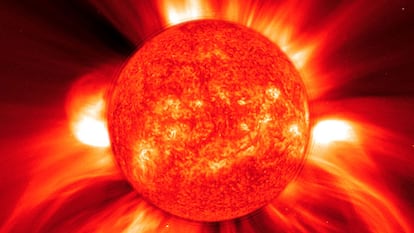 Imagen del Sol, la estrella que da luz y calor a la Tierra. Da nombre al sistema planetario en el que está la Tierra.