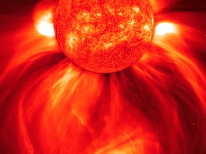 Imagen del Sol, la estrella que da luz y calor a la Tierra. Da nombre al sistema planetario en el que está la Tierra.