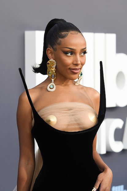 Singer Doja Cat picked up four golden microphones at the Billboard Music Awards in this Schiaparelli dress, with metallic nipple covers by Agent Provocateur. It was a statement of intent, like each of her style choices.