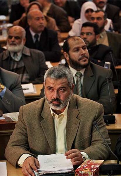 Ismail Haniya, líder de Hamás, durante el debate parlamentario de ayer en Gaza.