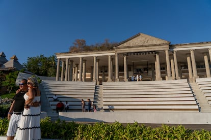 Aunque la construcción de El Partenón fue con el uso de recursos públicos en forma ilegal, ahora busca ser un lugar de encuentro artístico y disfrute para sus visitantes.